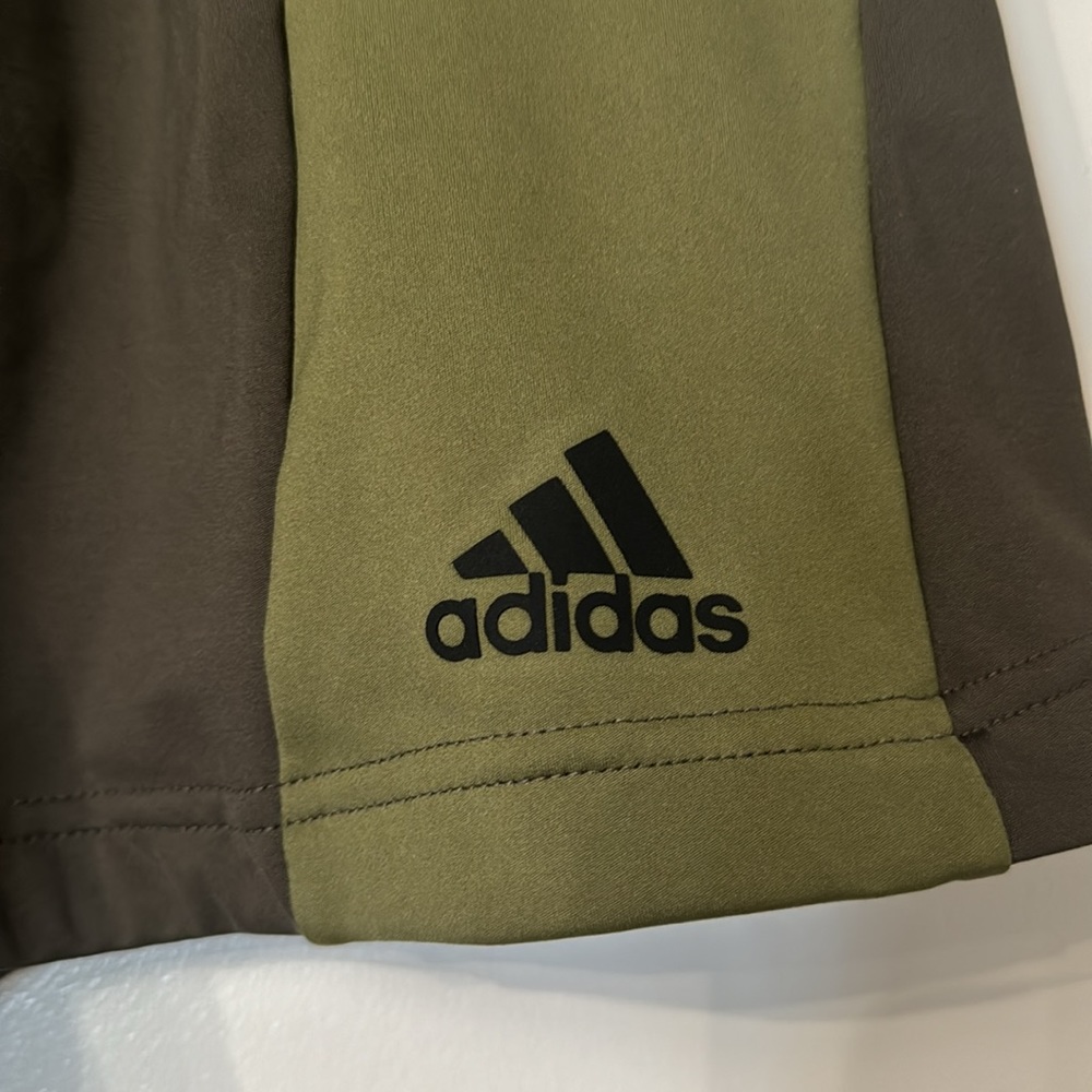 Men’s Adidas Green 7” Unlined Gym Shorts size S. Silky soft and comfortable. - Picture 2 of 6